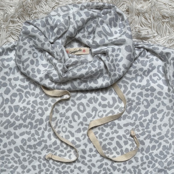 Magnolia Boutique Leopard Funnel Neck Tunic 💗 Gray & Ivory - Picture 9 of 15